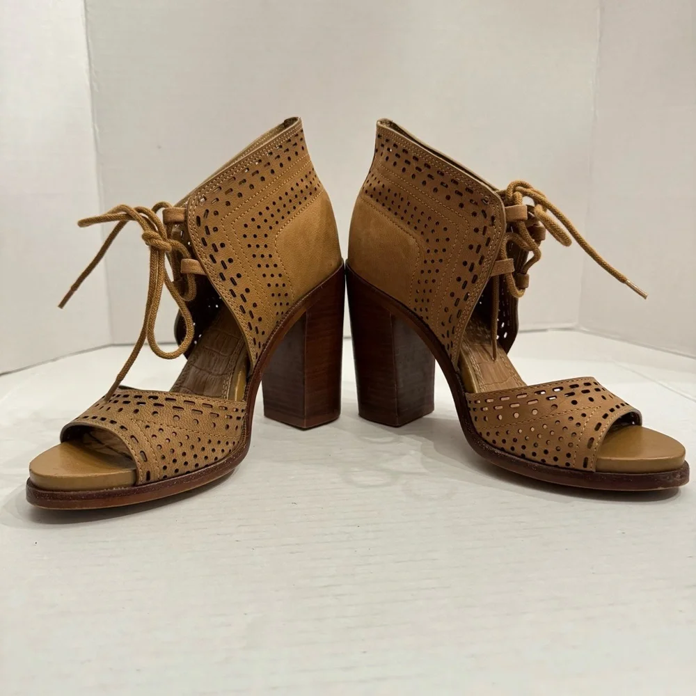 Gianni Bini Gypsie Daze 6M Tan Brown Open Toe Eyelet Lace Up Block Heel Sandals